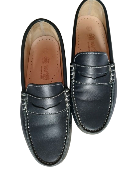 Mocasines de cuero negros (producto variable)